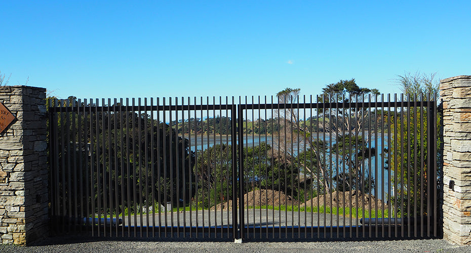 The Finns Swing Gate